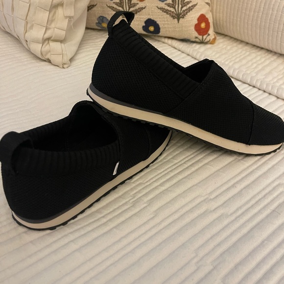 Toms Women's Black Slip-On Sneakers - Picture 3 of 8